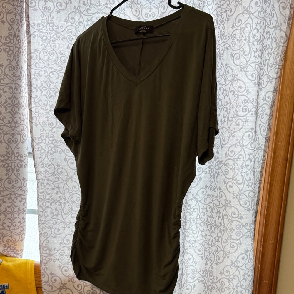 Elegant V-Neck Short Sleeve Top in Dark Green